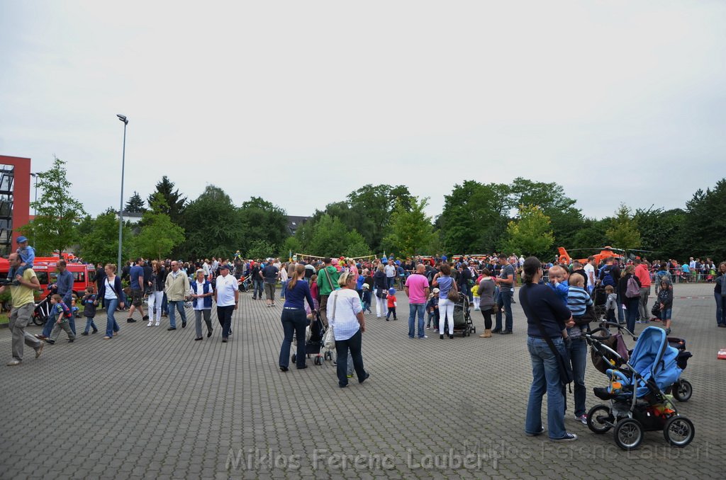 Tag der Offenen Tuer BF Koeln Weidenpesch Scheibenstr P185.JPG